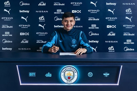 أول الصفقات الشتوية.. مانشستر سيتي يعلن تعاقده مع عبد القادر خوسانوف